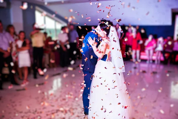 Touching and emotional first dance of the couple on their weddin — Stock Photo, Image