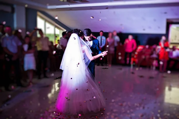 Touching and emotional first dance of the couple on their weddin — Stock Photo, Image