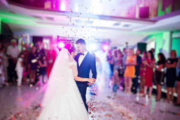 Touching and emotional first dance of the couple on their weddin — Stock Photo, Image