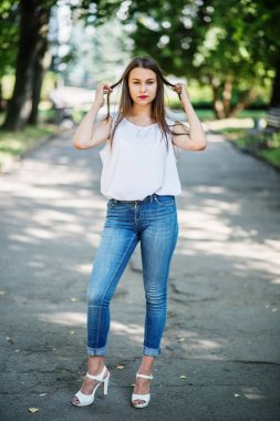 Poz bir fantastik genç modeli kız portresi yakın çekim 