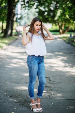 Poz bir fantastik genç modeli kız portresi yakın çekim 