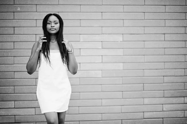 Portrét perfektní krásné černé afroamerické ženy pos — Stock fotografie