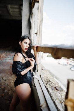 Esmer artı boyutu seksi kadın, siyah deri ceket, adlı aşınma lac