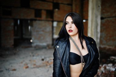 Seksi kadın burun, Küpeli esmer boyutu artı giymek 