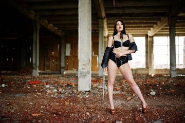 Esmer artı boyutu seksi kadın, siyah deri ceket, adlı aşınma lac