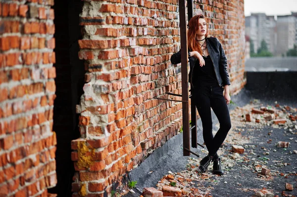 Red haired punk girl wear on black at the roof against brick wal — Stock Photo, Image