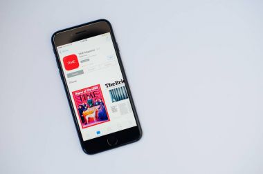 Kiev, Ukrayna - Temmuz 11,2017: Apple iphone 7 saat uygulamanıza ile