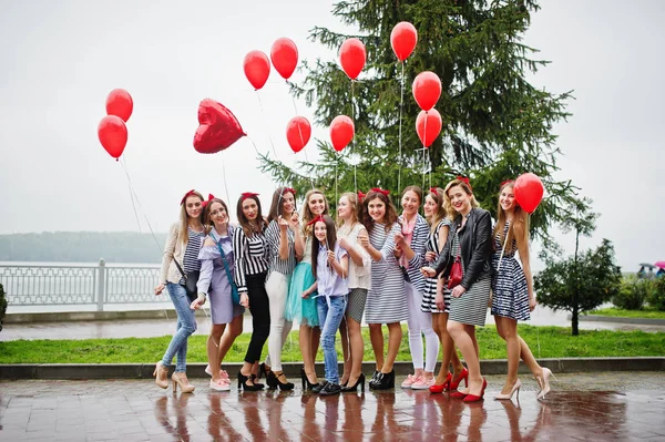 Eleven amazingly-looking braidsmaids with stunning bride posing — Stock Photo, Image