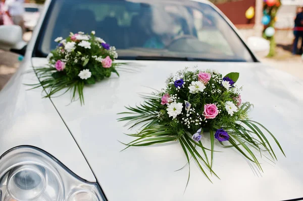 Awesome çiçek beyaz düğün suv ile dekore edilmiştir..