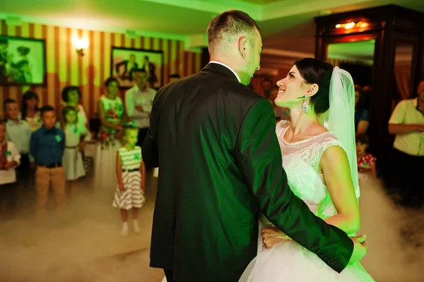 Beautiful couple dancing in the restaurant with different lights — Stock Photo, Image