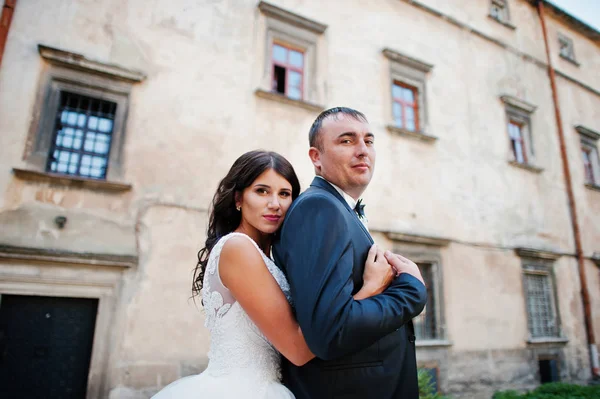 Amazing young attractive newly married couple walking and posing — Stock Photo, Image