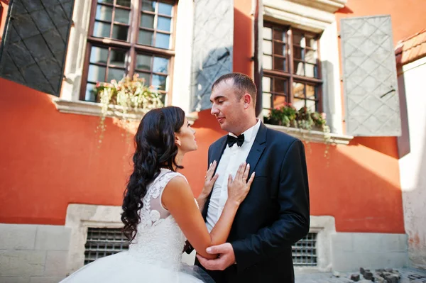 Amazing young attractive newly married couple walking and posing — Stock Photo, Image