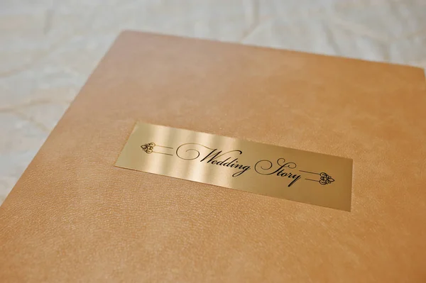 Caja marrón del álbum de fotos de boda o álbum de fotos . — Foto de Stock