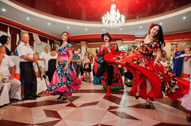 Zalishchyky, Ukrayna - 28 Ağustos 2016: çingene dans ve singi