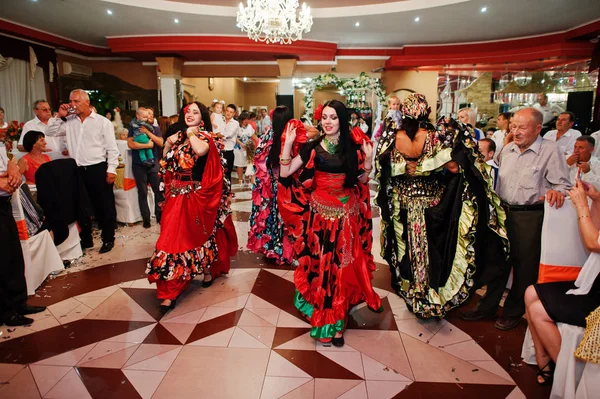 Zalishchyky, Ukrayna - 28 Ağustos 2016: çingene dans ve singi