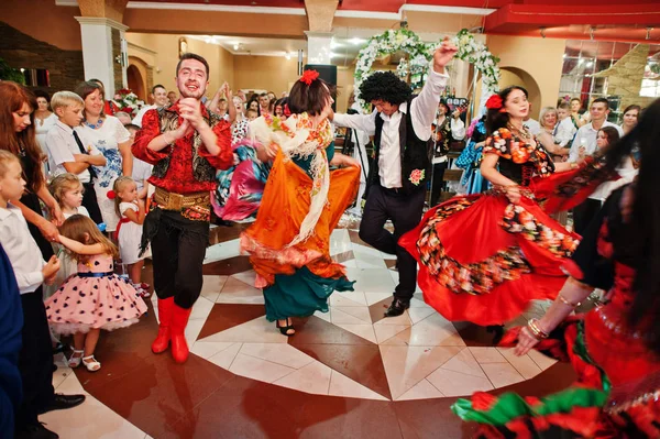 Zalishchyky, Ukrayna - 28 Ağustos 2016: çingene dans ve singi