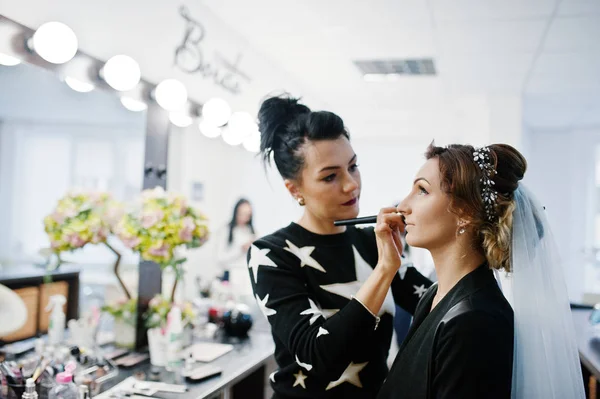 Güzel gelin saçları ve makyaj güzellik sal bitmiş olması