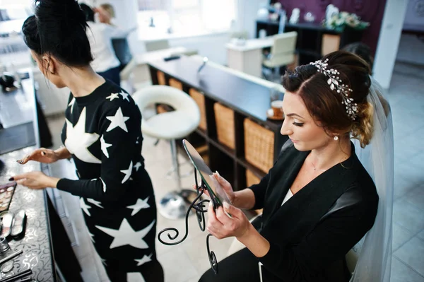 Güzel gelin saçları ve makyaj güzellik sal bitmiş olması