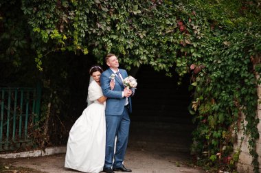 Birbirlerinin şirket ou zevk çekici genç Düğün çifti