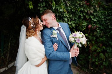 Birbirlerinin şirket ou zevk çekici genç Düğün çifti