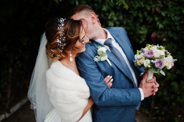 Birbirlerinin şirket ou zevk çekici genç Düğün çifti