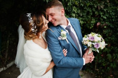 Birbirlerinin şirket ou zevk çekici genç Düğün çifti