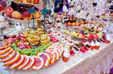 Lezzetli ve besleyici yemekleri düğün Ziyafet üzerinde.