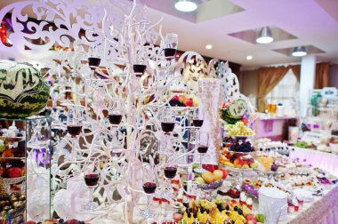 Lezzetli ve besleyici yemekleri düğün Ziyafet üzerinde.