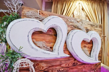 Güzel tasarımcı ahşap dekorasyon düğün için yaptı.