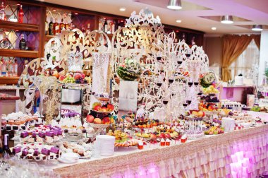 Lezzetli ve besleyici yemekleri düğün Ziyafet üzerinde.