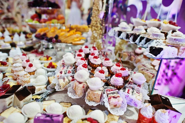 Lezzetli ve besleyici yemekleri düğün Ziyafet üzerinde.