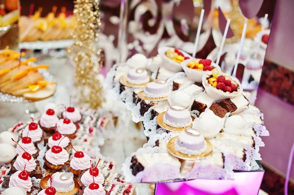 Lezzetli ve besleyici yemekleri düğün Ziyafet üzerinde.