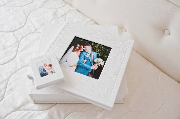 Elegant wedding photobooks or photo albums on the white bed back — Stock Photo, Image