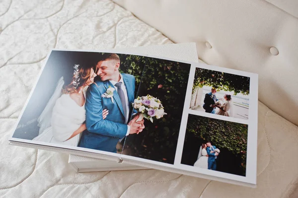 Pages of wedding photobook or wedding album on white background. — Stock Photo, Image