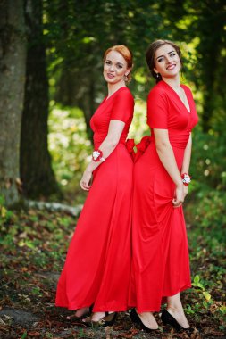 Güzel ve komik nedime, düğününde eğleniyor kendi 