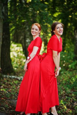 Güzel ve komik nedime, düğününde eğleniyor kendi 