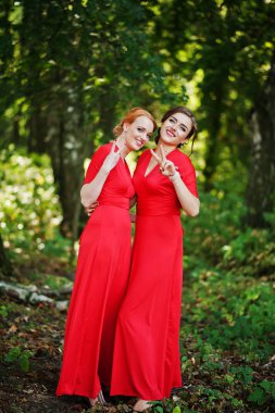 Güzel ve komik nedime, düğününde eğleniyor kendi 