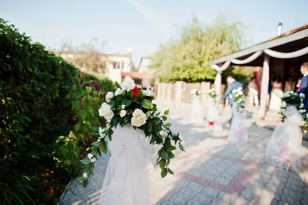 Decoraciones florales muy hermosas y suaves en el cere de la boda — Foto de Stock