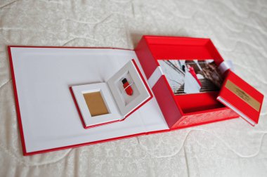Altın inscr ile zarif kırmızı düğün photobooks veya fotoğraf albümleri