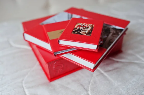 Elegant red wedding photobooks or photo albums with golden inscr — Stock Photo, Image