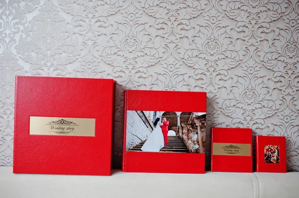 Elegant red wedding photobooks or photo albums with golden inscr — Stock Photo, Image