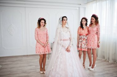 Harika gelin gelinlik yararlı güzel brid ile poz