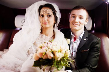 Muhteşem düğün kaç poz ve arabada öpüşme.