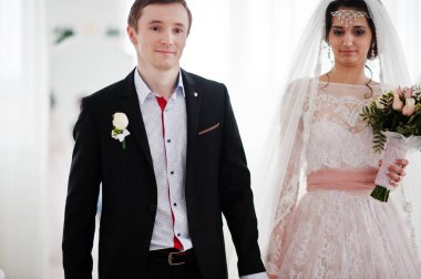 Harika Düğün çifti büyük WHI birbirlerinin şirket zevk