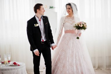 Harika Düğün çifti büyük WHI birbirlerinin şirket zevk