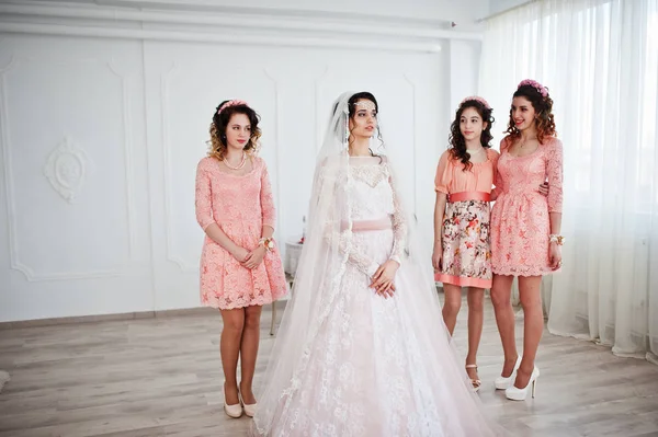 Harika gelin gelinlik yararlı güzel brid ile poz