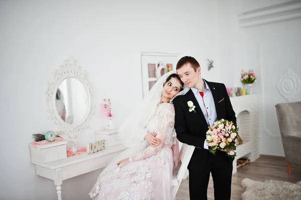 Wedding couple posing in the light white studio. — Stock Photo, Image