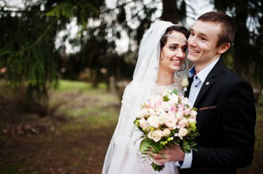 Yürüyüş, birbirlerinin şirket zevk ve t poz yeni evliler