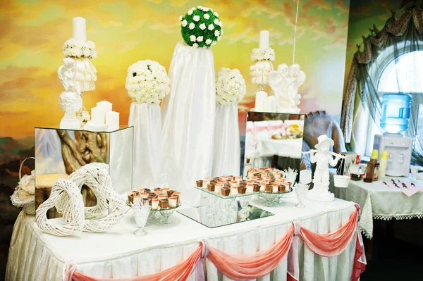 Good-looking wedding banquet table with various dishes. — Stock Photo, Image