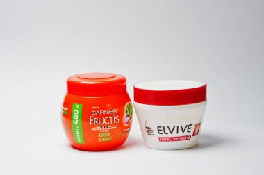 Hai, Ukrayna - 10 Ağustos 2017: iki saç repai yakın çekim fotoğraf